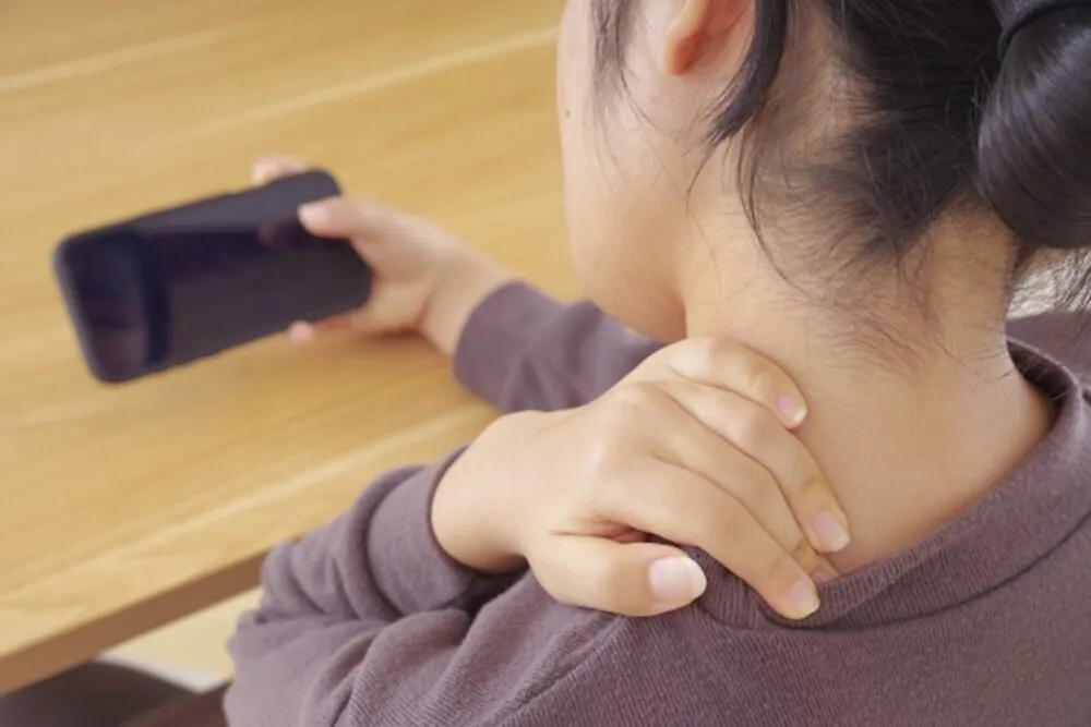 ストレートネックを改善したい！自分でできるストレッチや注意点を解説